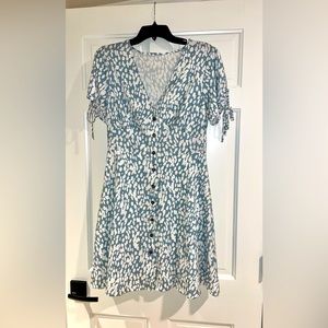 Women’s Printed V Neck Button Down Dress with Tie Sleeves, Green, Medium